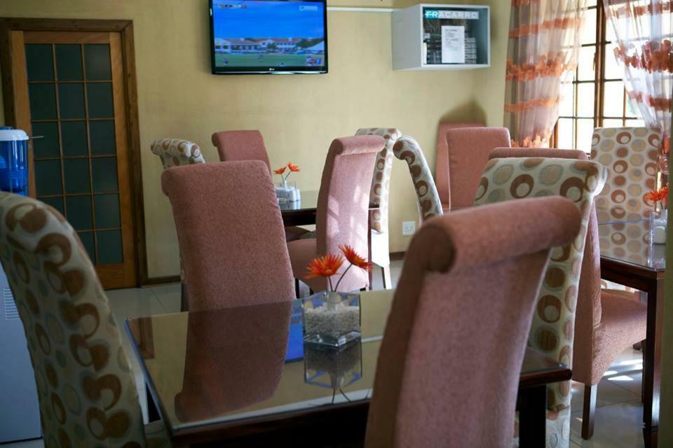 African Crest Guest House เฟเรนนิงิง ภายนอก รูปภาพ